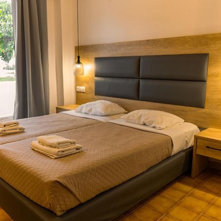Manos Pension Faliraki Exteriör bild
